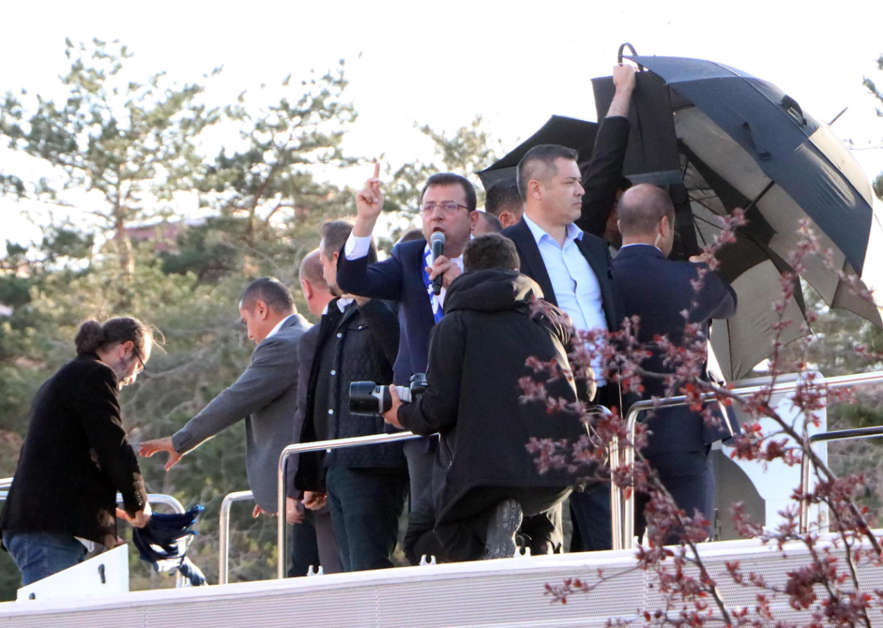 Ekrem İmamoğlu'na Erzurum mitinginde taşlı saldırıya dava