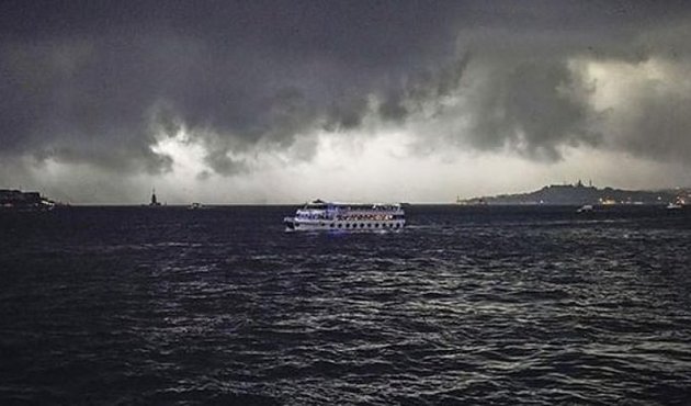 Meteoroloji uyarmıştı! İstanbul'da sağanak başladı...