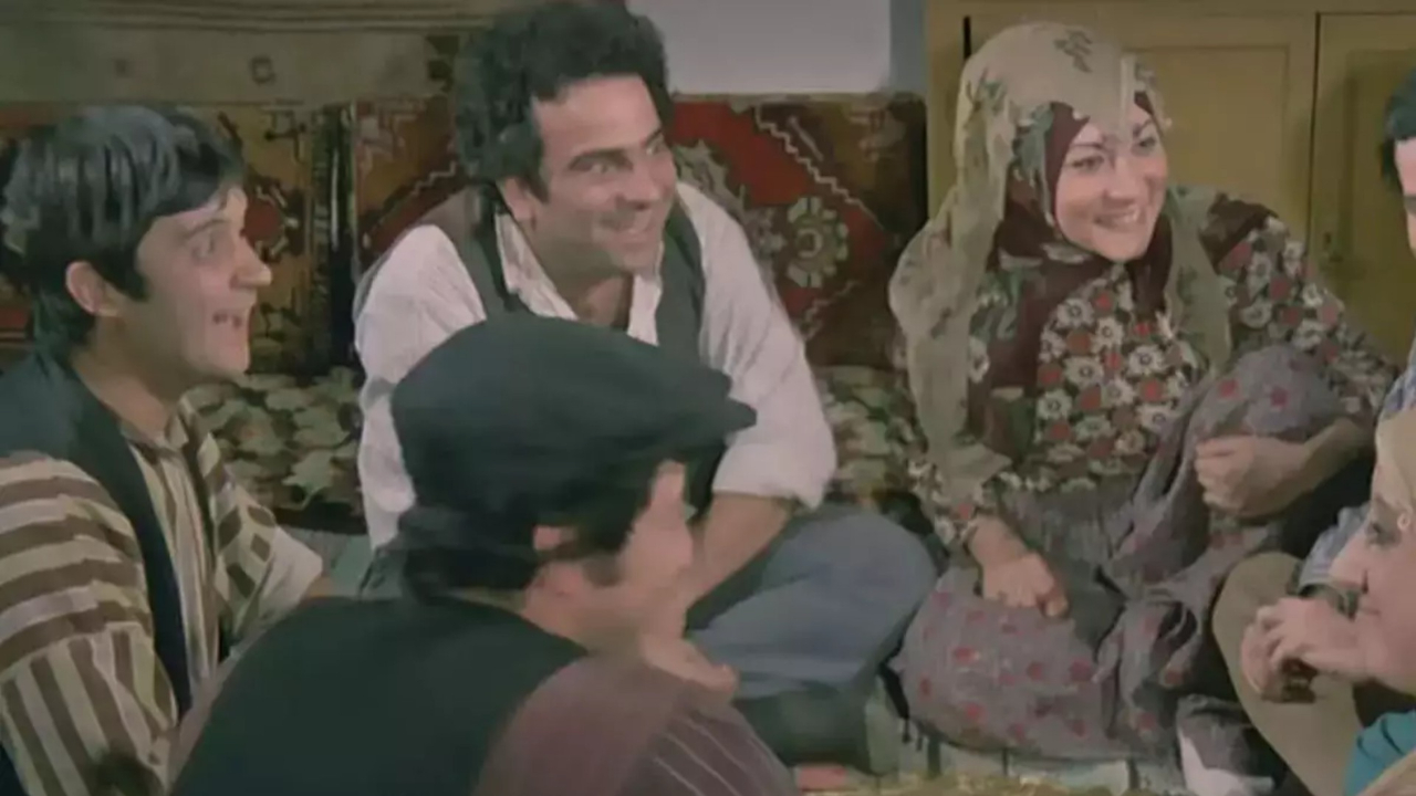 Zeki Alasya'nın ilk eşi usta oyuncu Oya Alasya 74 yaşında hayatını kaybetti