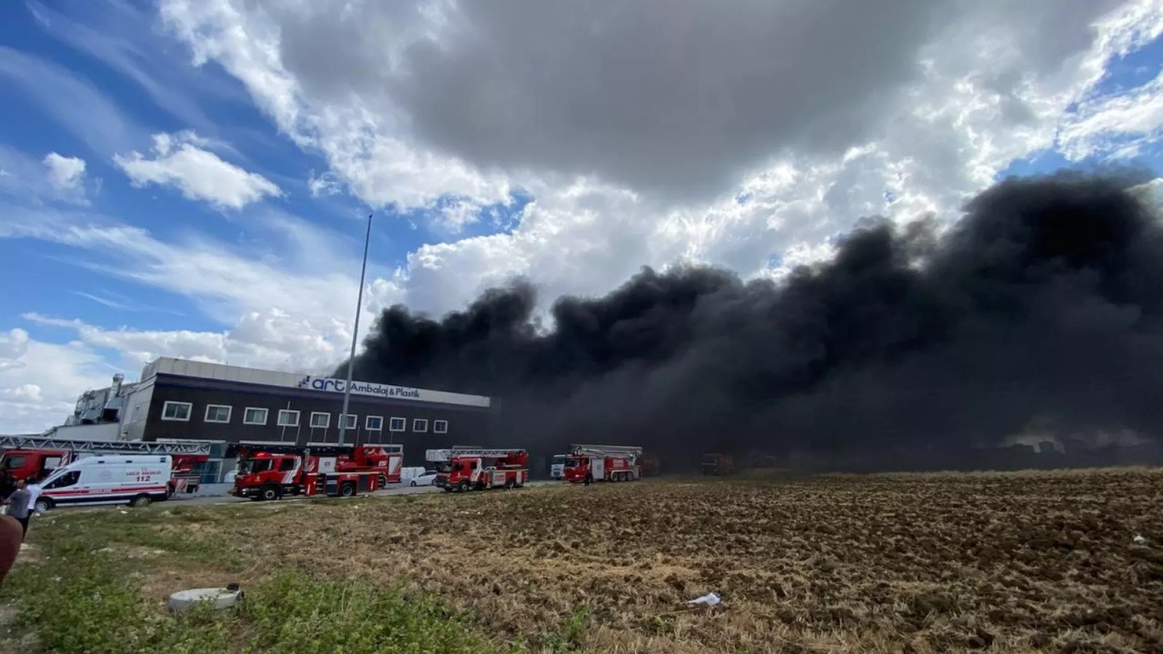 Silivri'de fabrika yangını! Çok sayıda ekip olay yerinde...