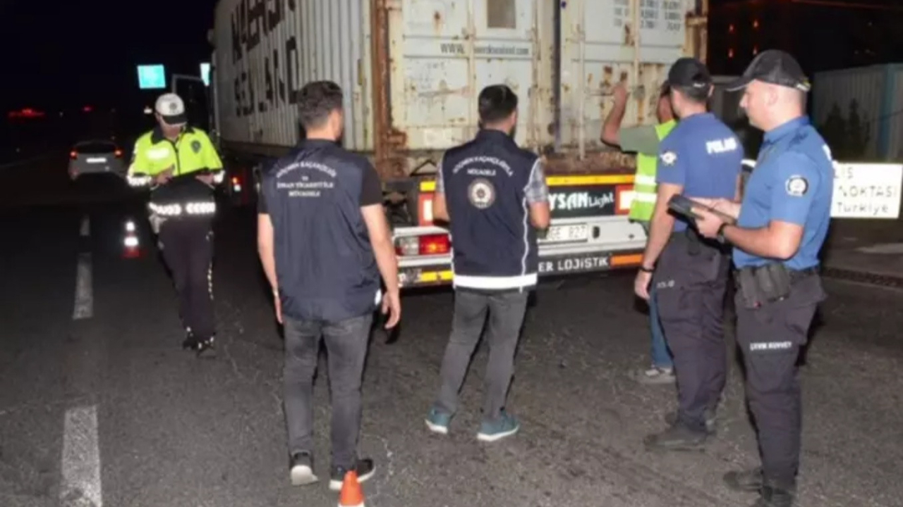 Bakan Yerlikaya duyurdu: 26 göçmen kaçakçısı yakalandı!