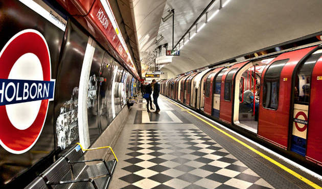 Londra metrosunda yangın alarmı! İstasyon kapatıldı...