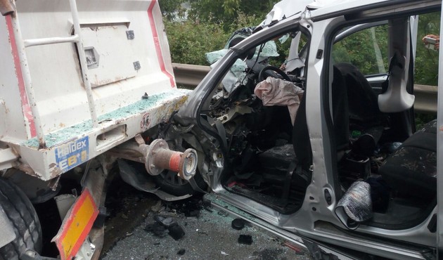 TEM'de korkunç kaza: 4 ölü, 1 yaralı