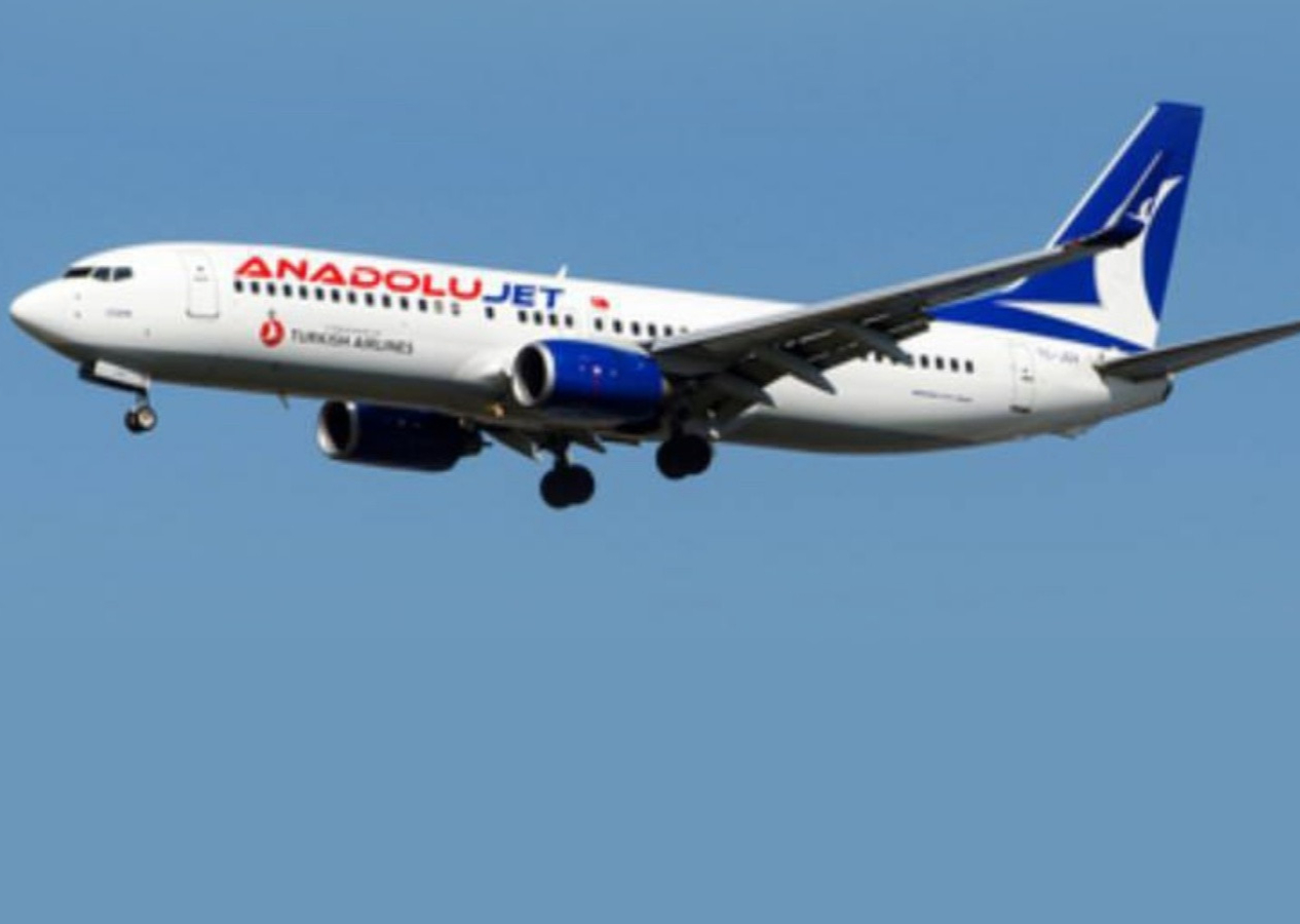 Anadolujet yolcu uçağı taksi yolu dışına çıktı! Yolcular tahliye edildi...