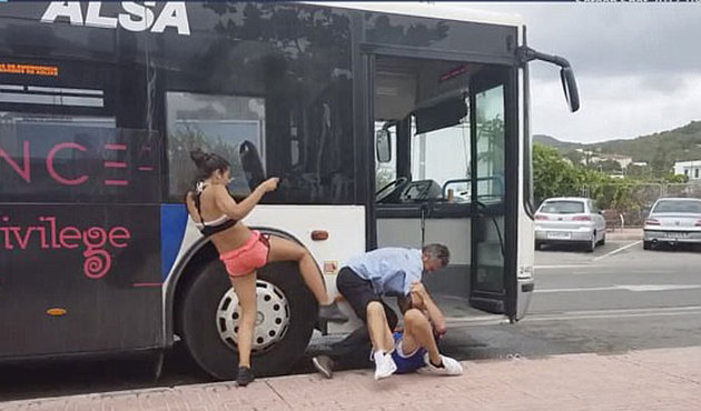 Turist çift tatil merkezinde terör estirdi!