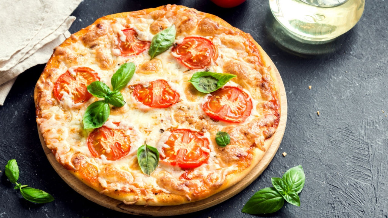 Evde pizza nasıl yapılır? İşte adım adım pizza tarifi...