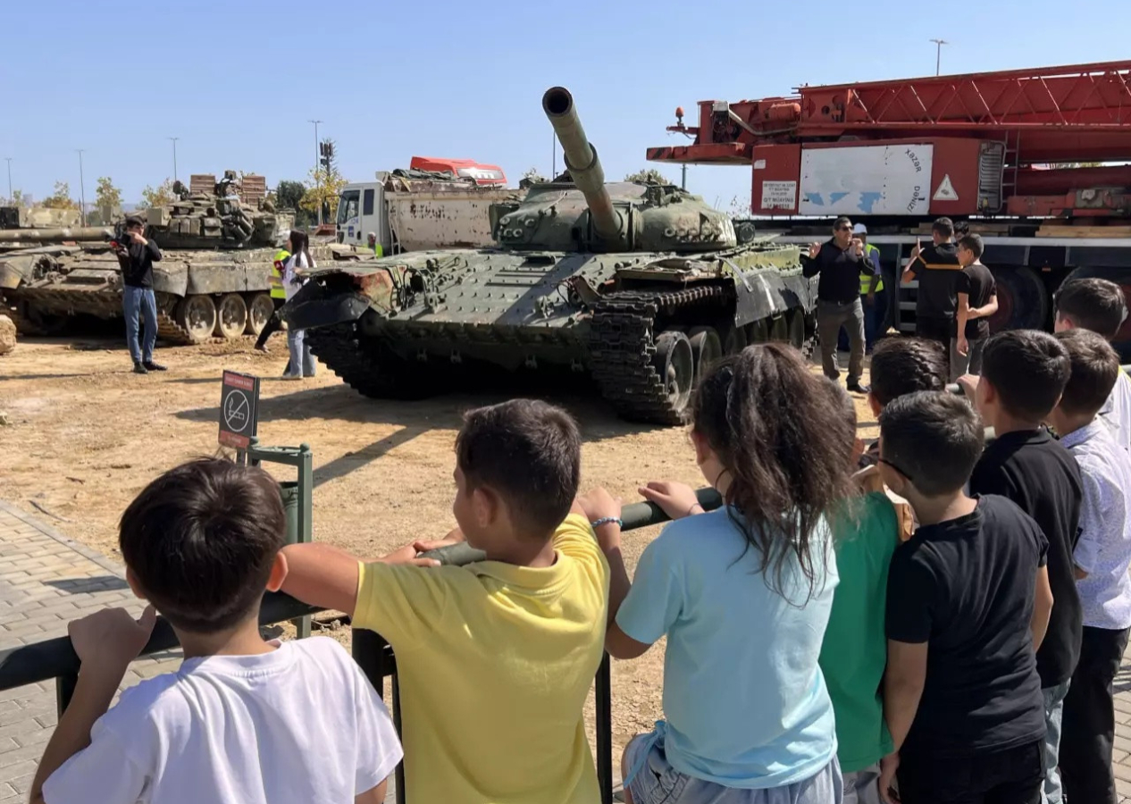 Karabağ'ın işgalinin sembolü... Ermenilerin "zafer anıtı" tankı Bakü'ye getirildi!
