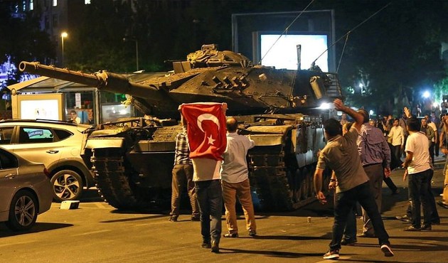 Darbeciler Kimse Yok Mu Derneği'ne yüzlerce yardım mesajı atmış...