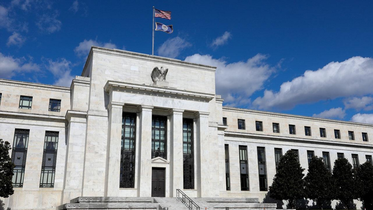 Fed yetkililerinden faizin yüksek tutulmasına destek