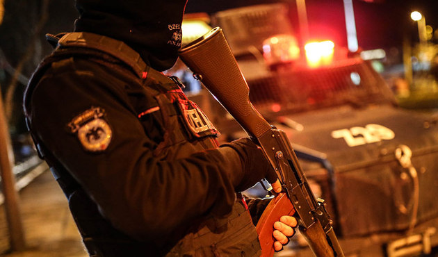 İstanbul'da bir eve özel harekat destekli operasyon