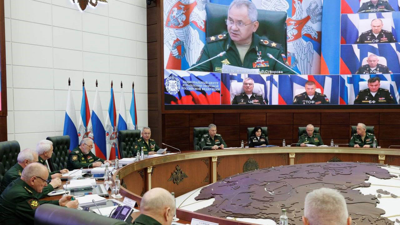 Ukrayna öldürüldüğünü iddia etti! Rus komutan toplantıda görüldü
