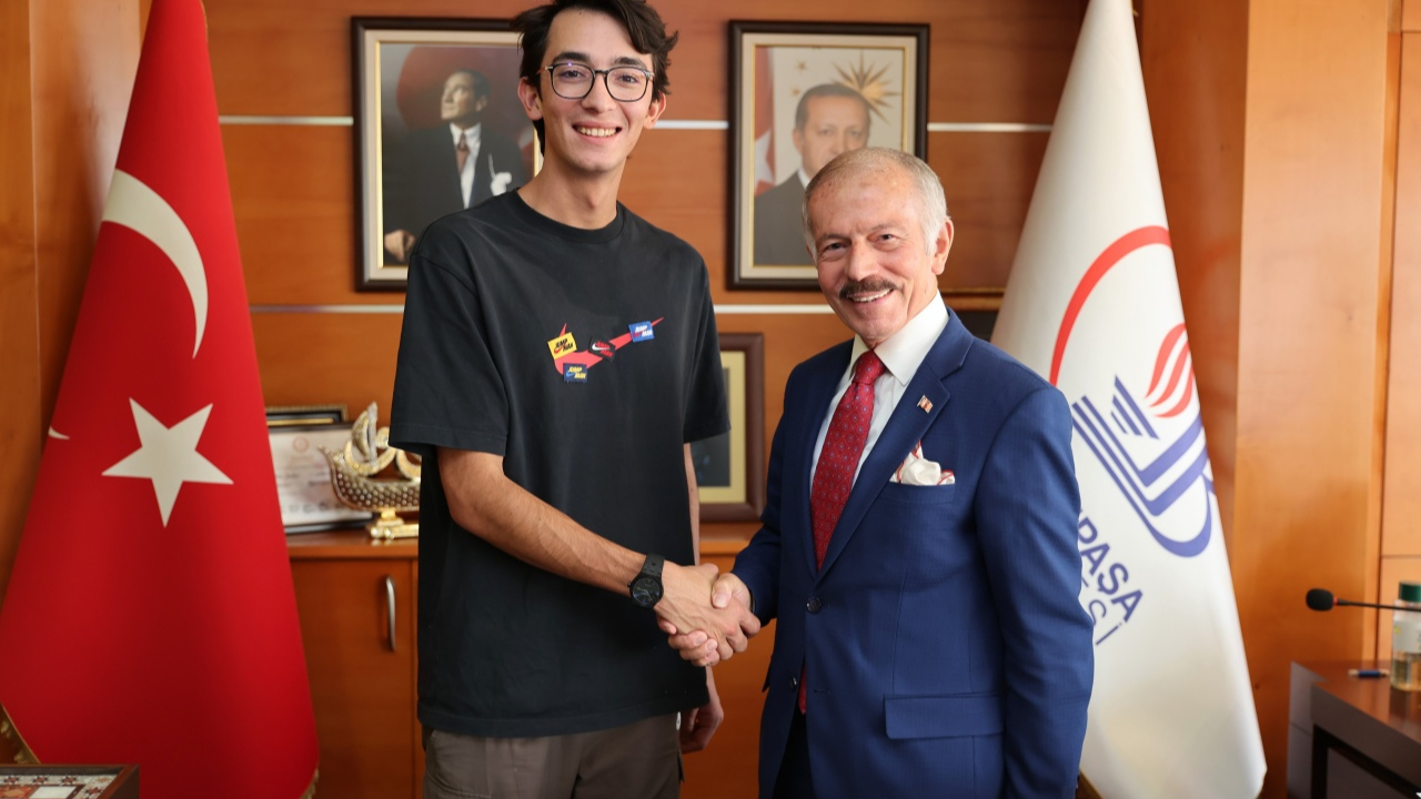 Mete Gazoz TOGG ile Bayrampaşa'yı gezdi