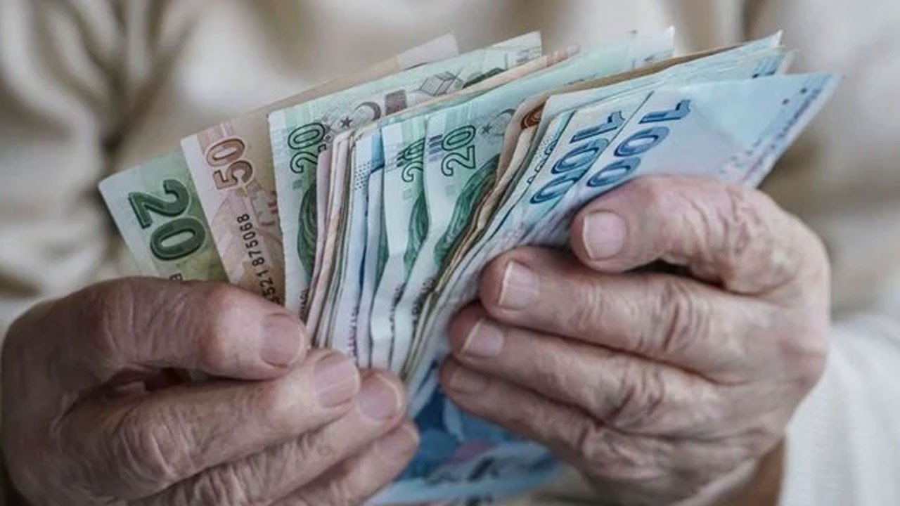 AK Partili Akbaşoğlu'ndan emekli maaşı açıklaması: Yakın zamanda olumlu dokunuşlarda bulunacağız