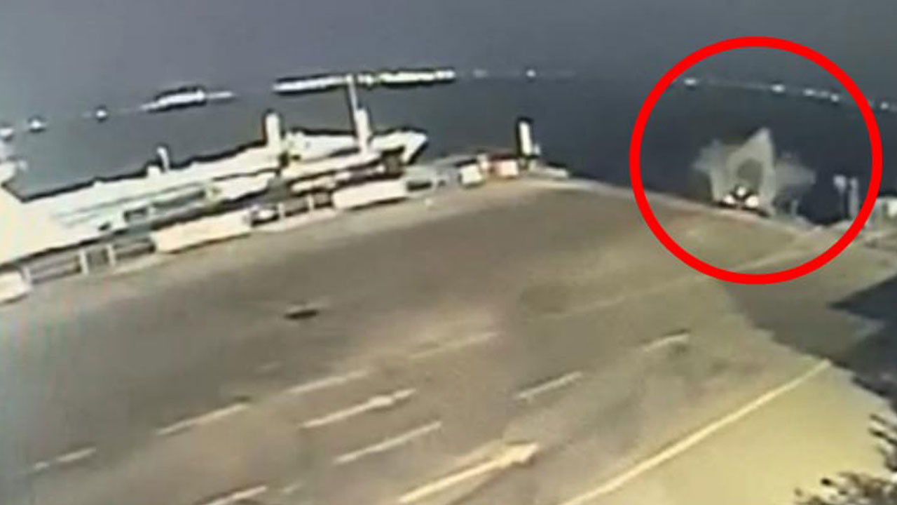 Feribota binerken denize uçtu! Can simidiyle hayata döndü