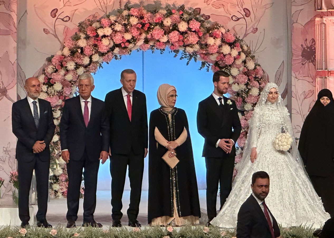 Cumhurbaşkanı Erdoğan yeğeninin nikah şahitliğini yaptı! Kabinenin yarısı oradaydı