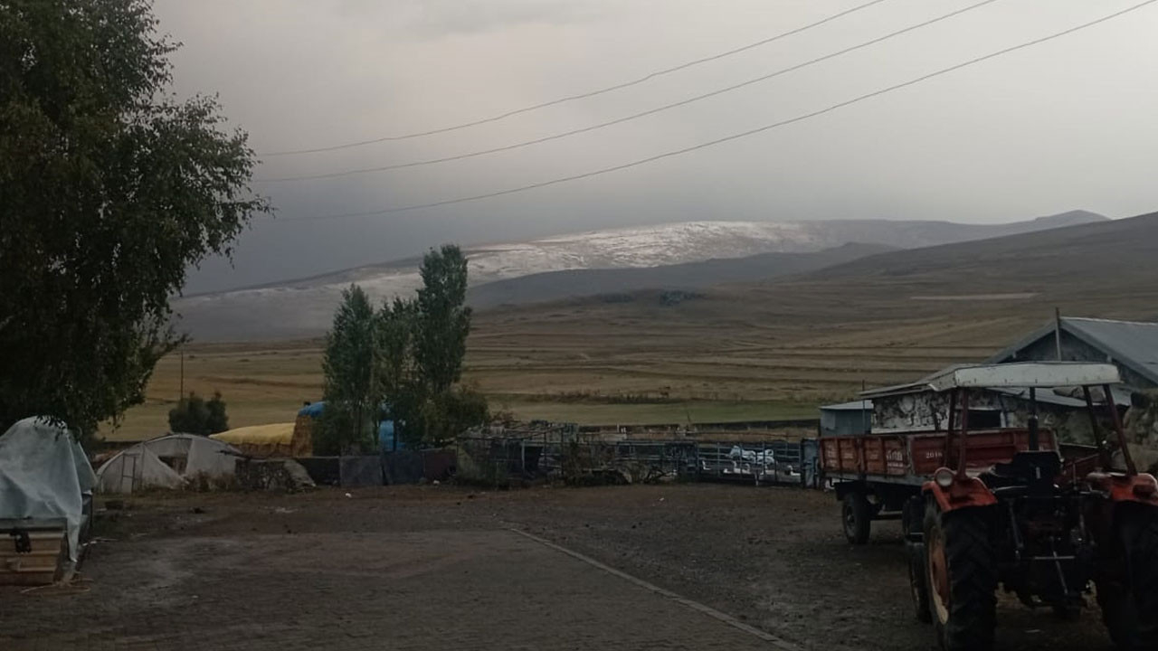 Ardahan'da mevsimin ilk karı yağdı!