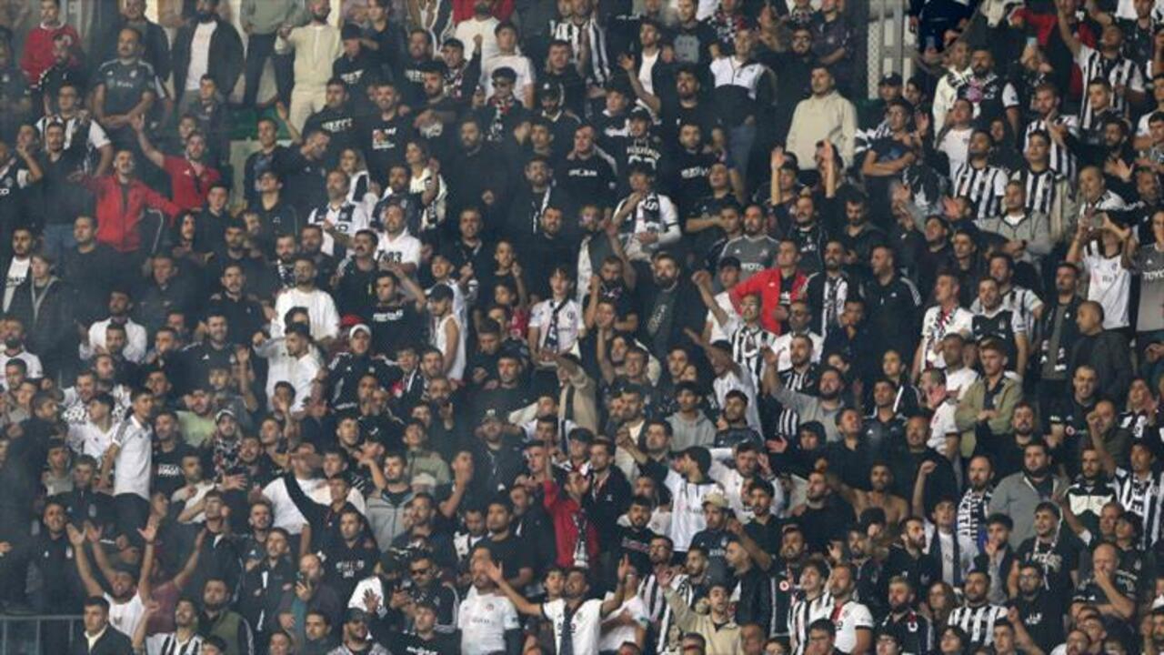 Siyah-Beyazlı yönetimden sert sözler: Beşiktaş taraftarları, silah çekilecek bir taraftar değildir!