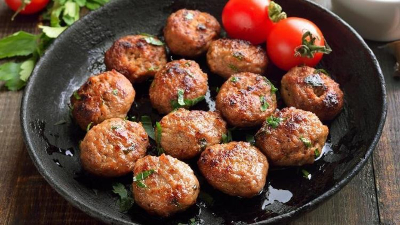 Anne köftesi nasıl yapılır? İşte adım adım evde köfte tarifi...