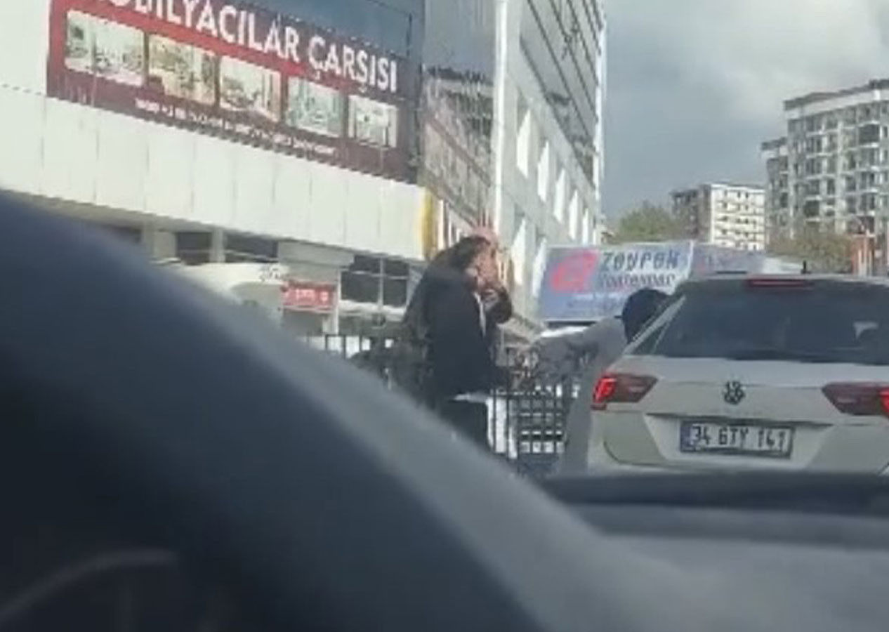 Trafikte korna tartışması kavgayla bitti! O anlar kameralarda