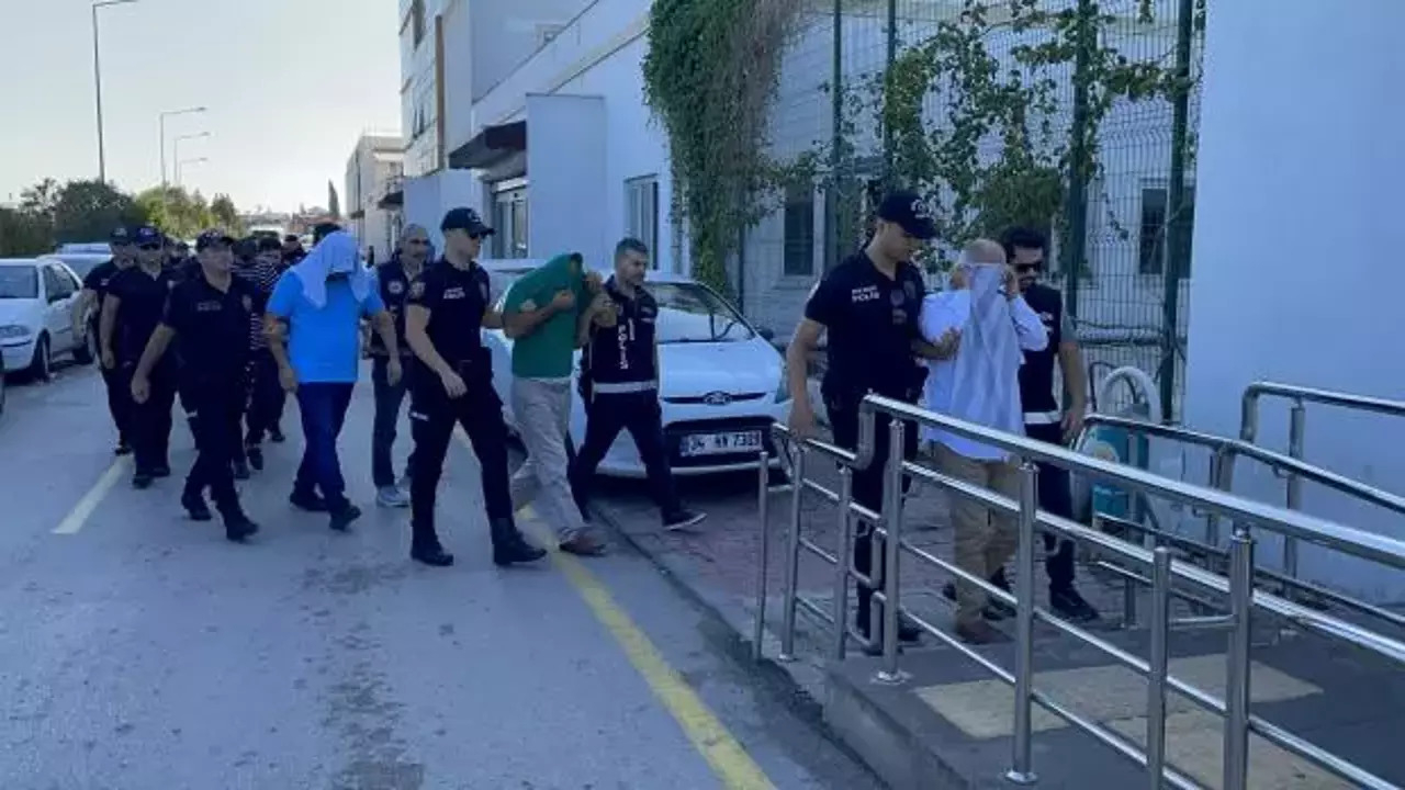 Adana'da 2 CHP'li belediyeye rüşvet operasyonu!