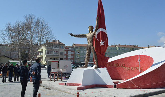 Şehit Ömer Halisdemir'in heykeli yerinden söküldü!