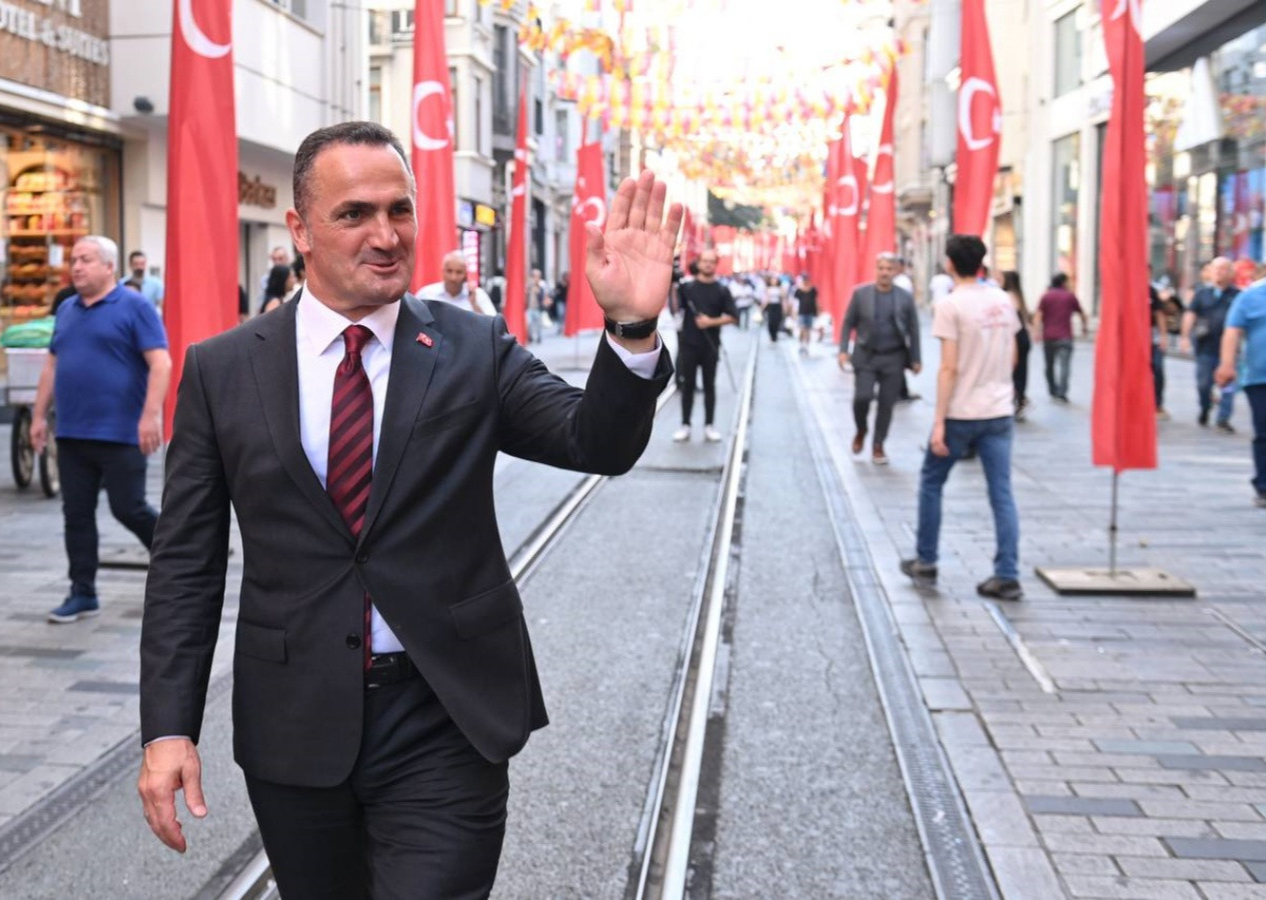 Beyoğlu Belediye Başkanı Yıldız'dan İmamoğlu'na 'hizmet' göndermesi: Beyoğlu sizin uğramadığınız 5 yılda çok yükseldi