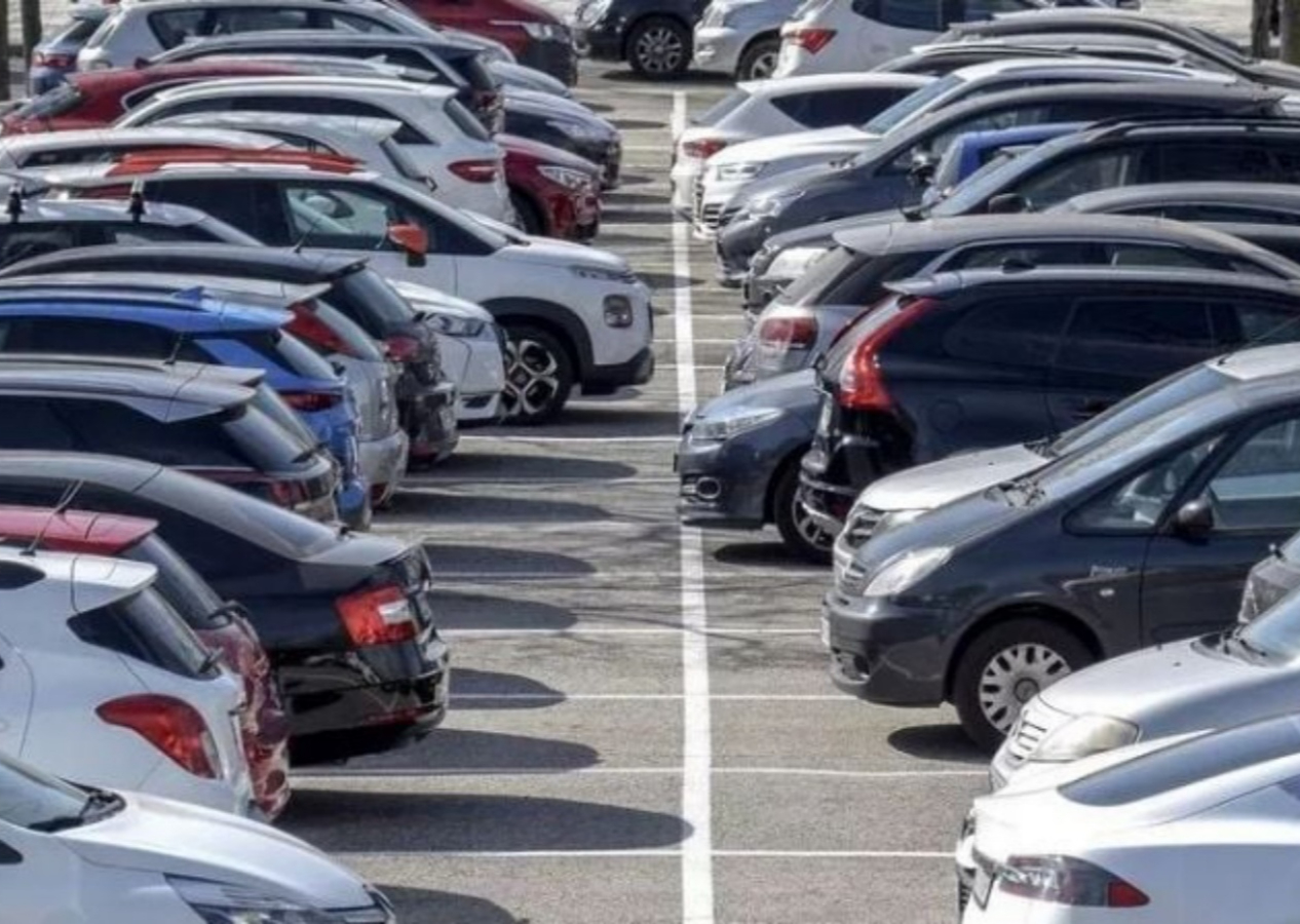 Daha da düşecek! Bakan Bolat: Otomobil fiyatlarında yüzde 15’e varan düşüşler var