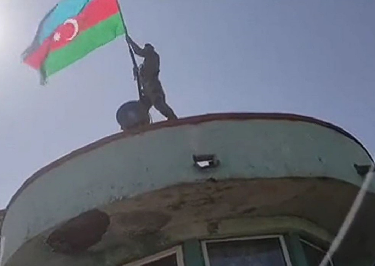 Yıllarca Ermeni zulmüne maruz kalan Hocalı'da Azerbaycan Bayrağı dalgalanıyor!
