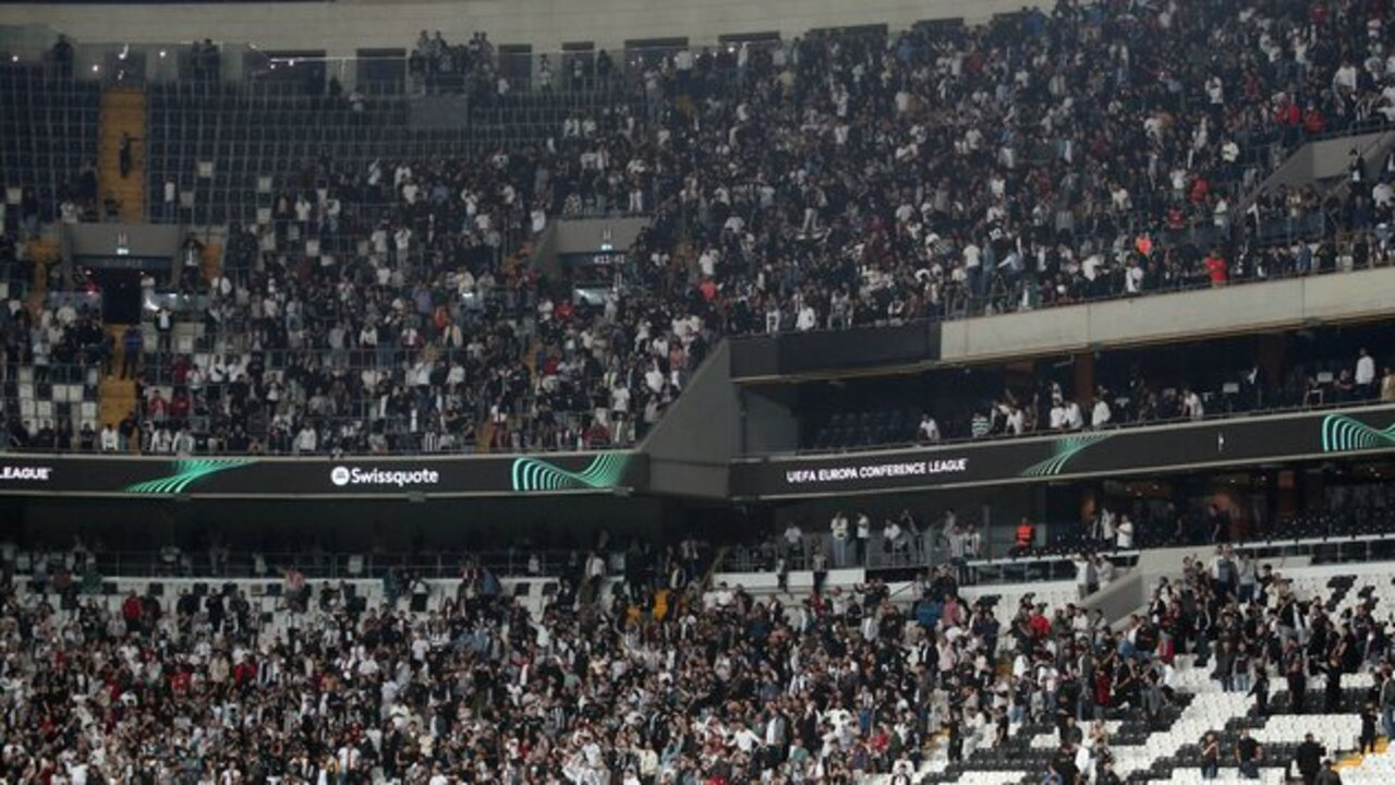 Beşiktaş taraftarlarından yönetime "istifa" tezahüratları!