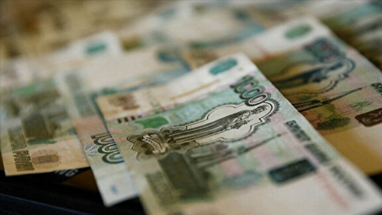 Rusya'da petrol ve doğal gaz gelirleri yüzde 34,5 azaldı! Bütçe ise  17 milyar dolar açık verdi