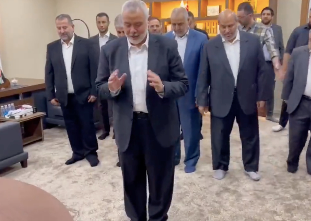 Gazze'den İsrail'e binlerce roket fırlatıldı! Operasyon sonrası Hamas lideri şükür namazı kıldı...