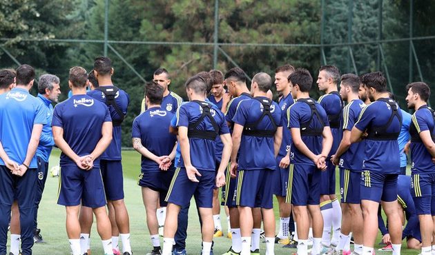 Fenerbahçe yola çıktı! Kadroda 3 isim yok...