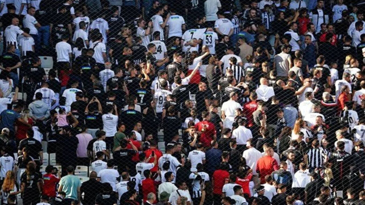 Beşiktaş taraftarlarından görülmemiş protesto!