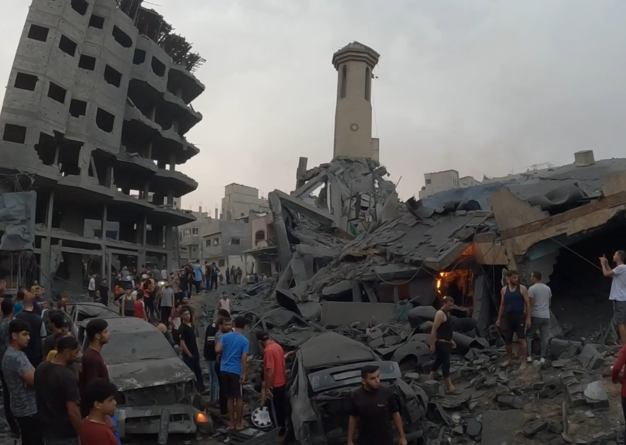 İsrail Gazze'deki el-Garbi Camisi'ni bombaladı