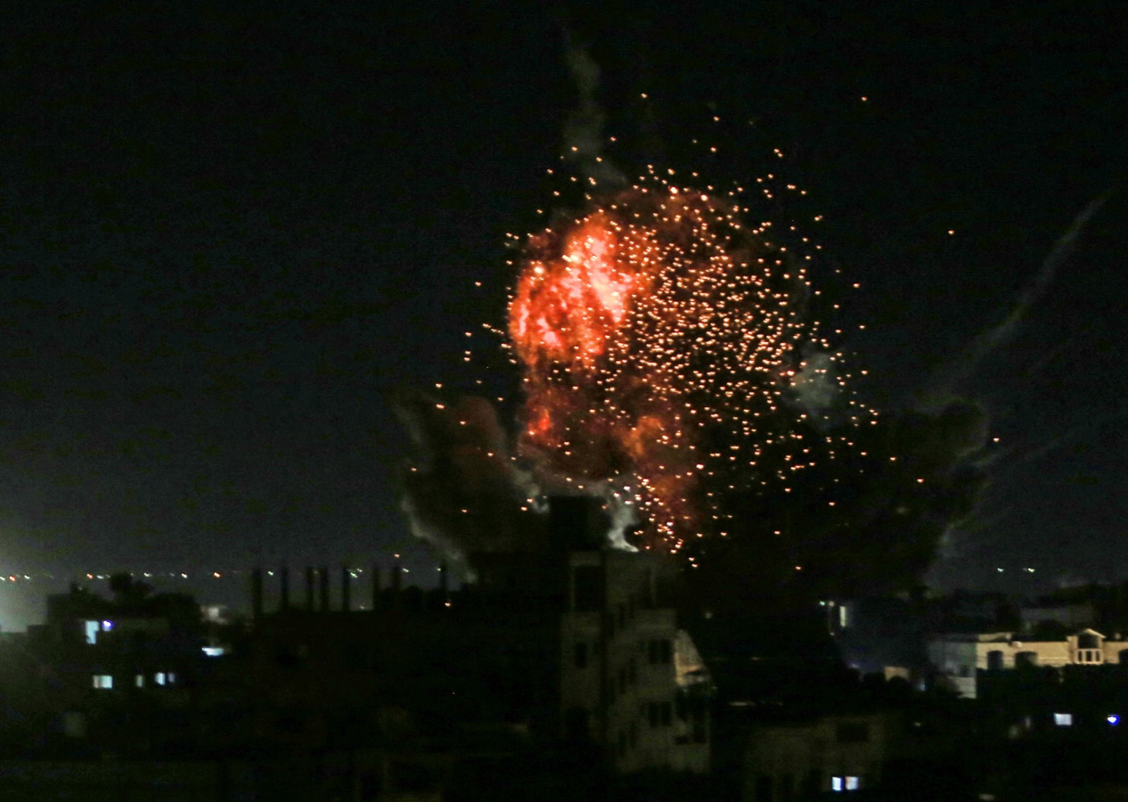 İsrail, Gazze'ye gece boyunca bomba yağdırdı! Sivilleri vurdular