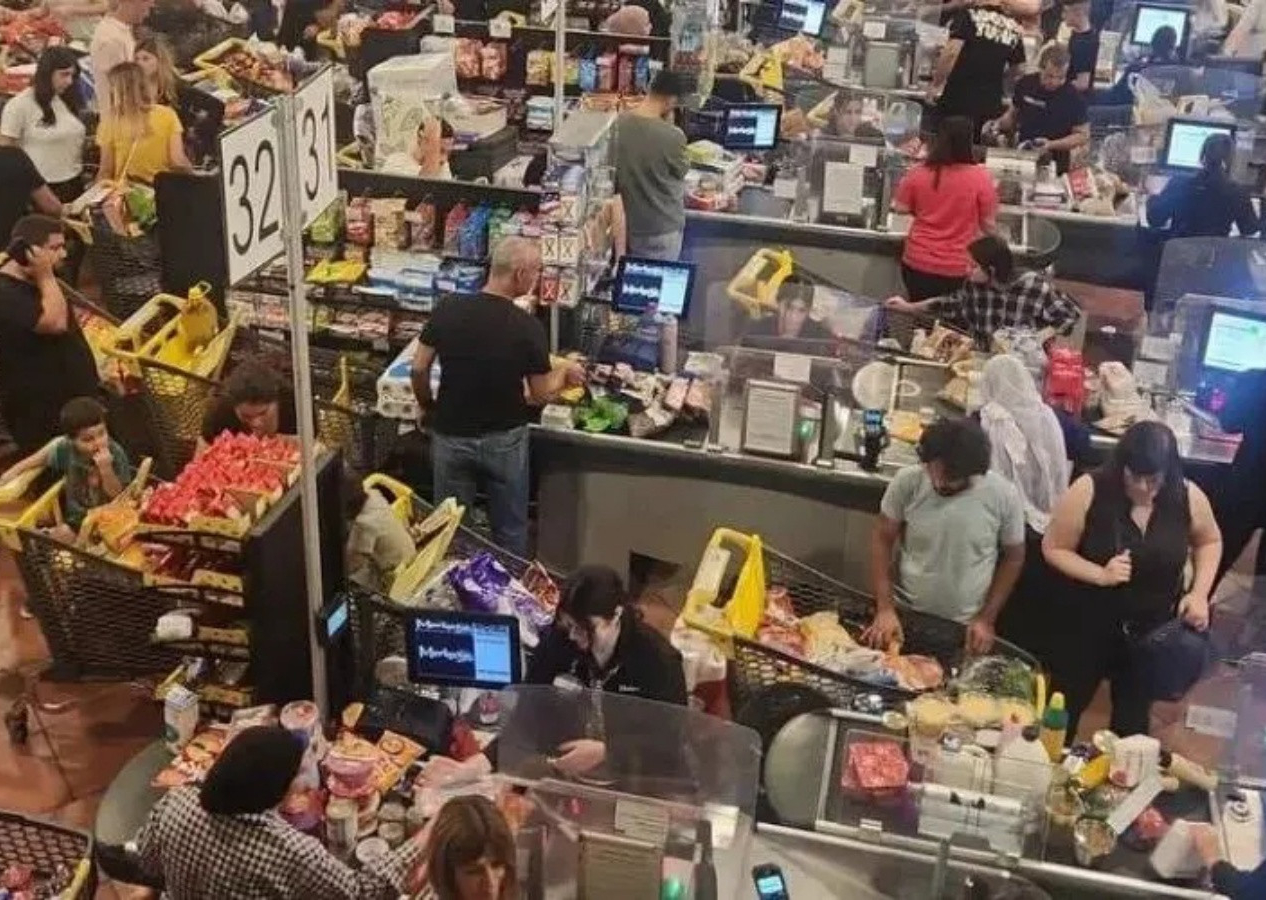 Komutanlıktan dikkat çeken mesaj: İsrailliler marketlere akın etti!