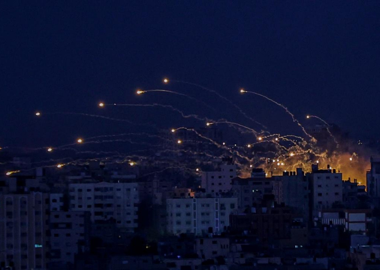 Kemikleri bile eritiyor... İsrail 'savaş suçu' olan fosfor bombasıyla Gazze'de sivillere saldırıyor!