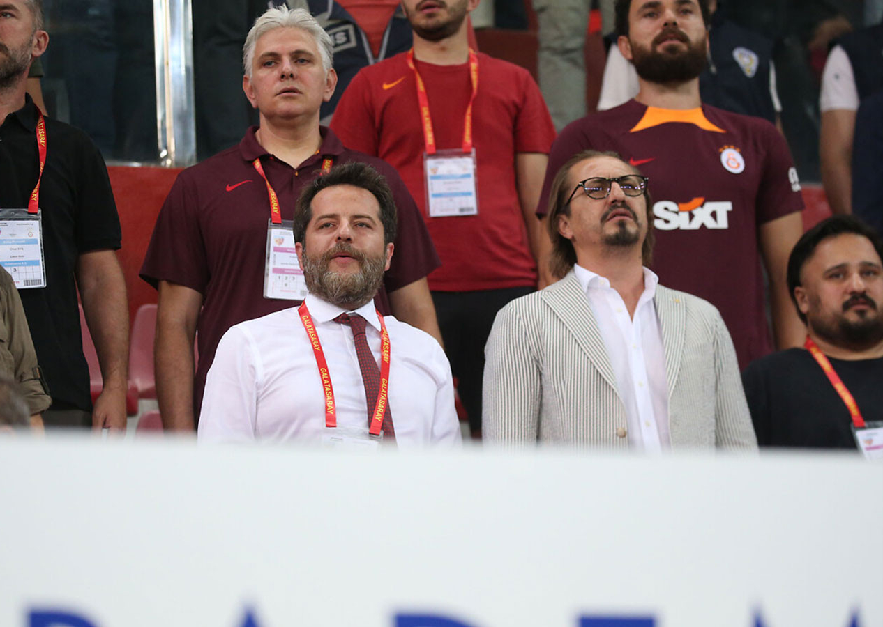 Şaka gibi! Erden Timur 2 ay sonra futbolu bırakacak 36'lık forveti getiriyor