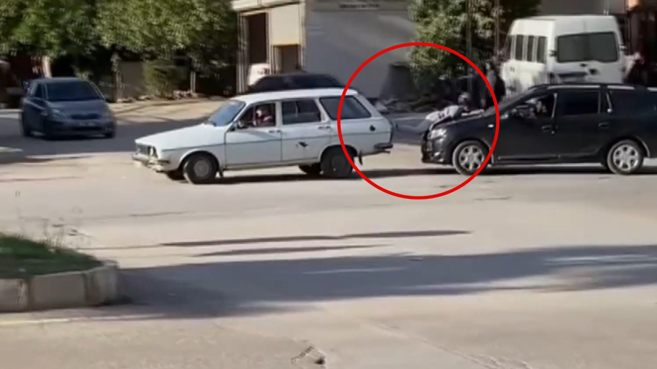Sadece Adana'da yaşanabilecek olay: Çocuğunu halat niyetine kullanıp araba çekti...