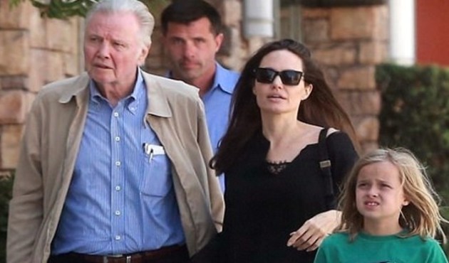 Brad Pitt ile boşanan Angelina Jolie babasından akıl aldı!