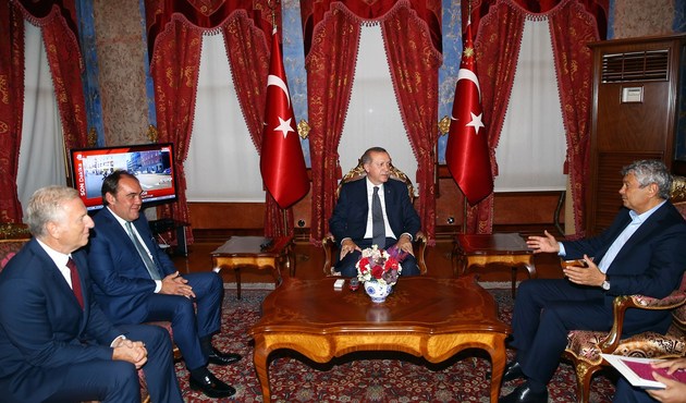 Cumhurbaşkanı Erdoğan, Demirören ve Lucescu'yu kabul etti...