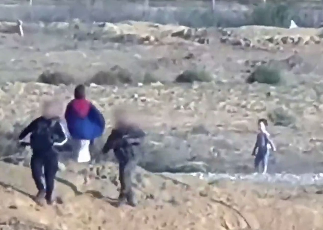 Hamas bir kadın ve iki çocuk rehineyi serbest bıraktı