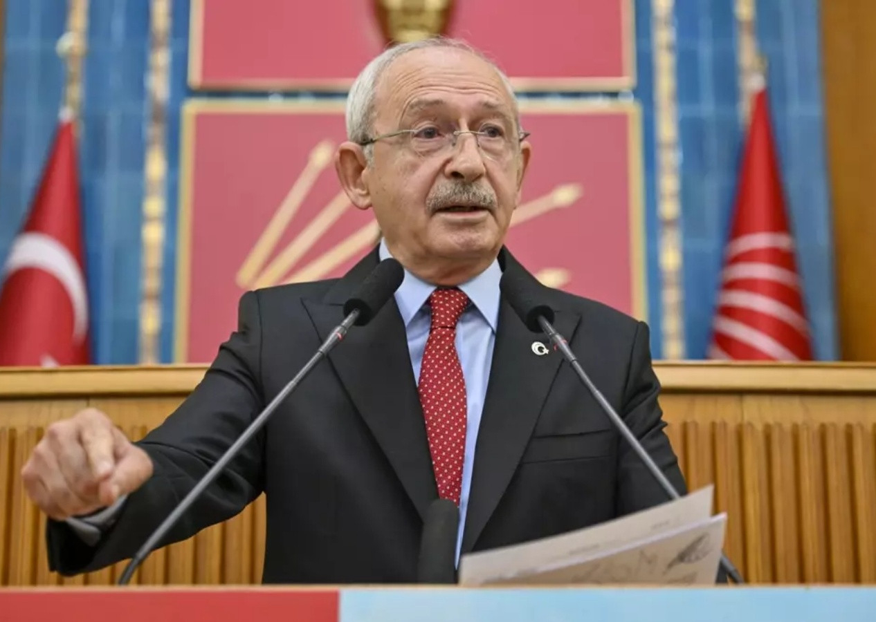ÜLKESİNE YABANCI SİYASETÇİ
