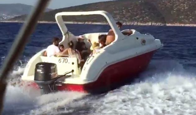 Turist süsü vererek kaçmaya çalıştılar!