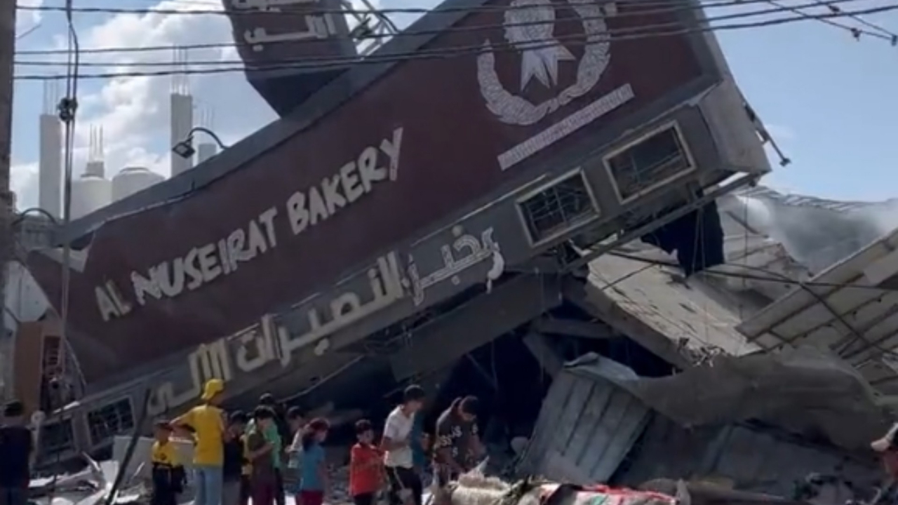 İsrail şimdi de binlerce kişinin ekmek yediği bir fırını bombaladı