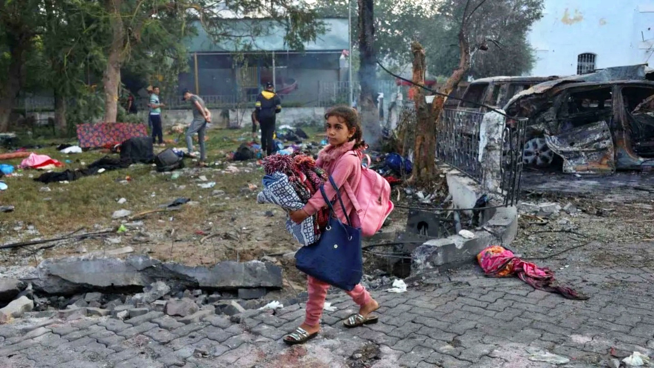 Ajanslar, İsrail katliamını bu fotoğraflarla dünyaya duyurdu! İşte hastane saldırısından çarpıcı fotoğraflar...