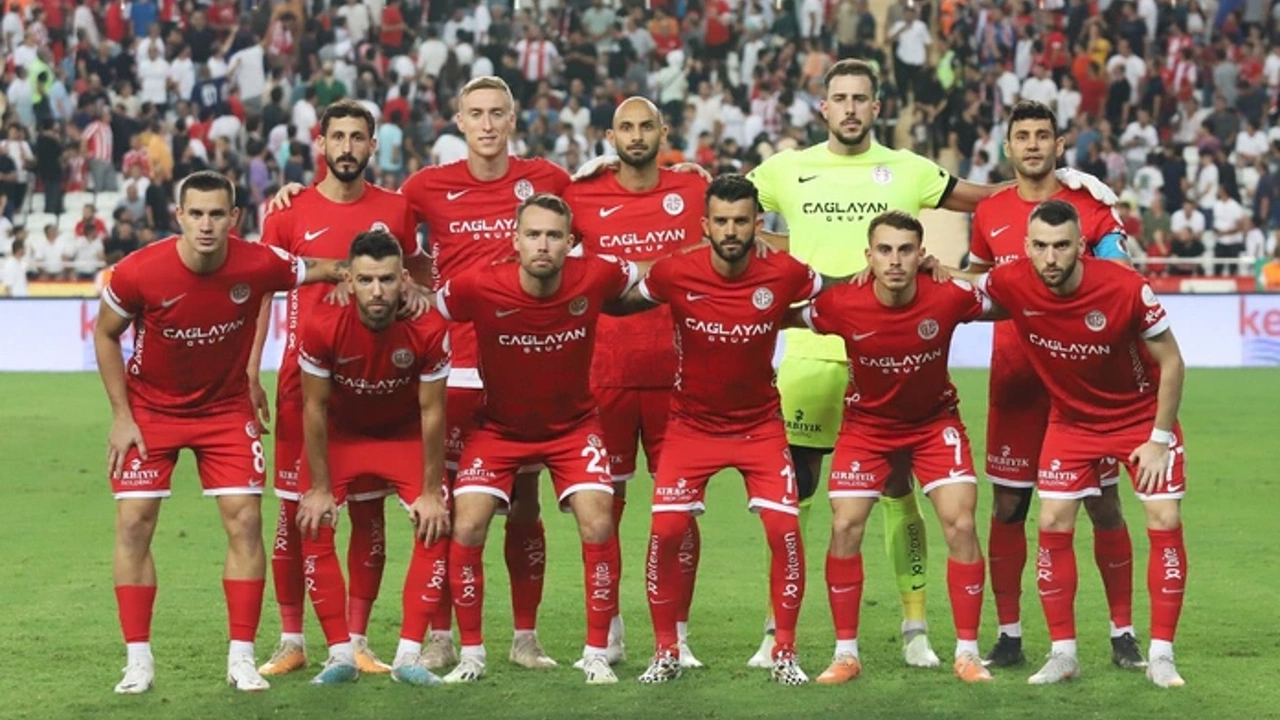 Antalyaspor'un İsrailli oyuncularından saygı duruşu tepkisi! Kadro dışı kaldılar