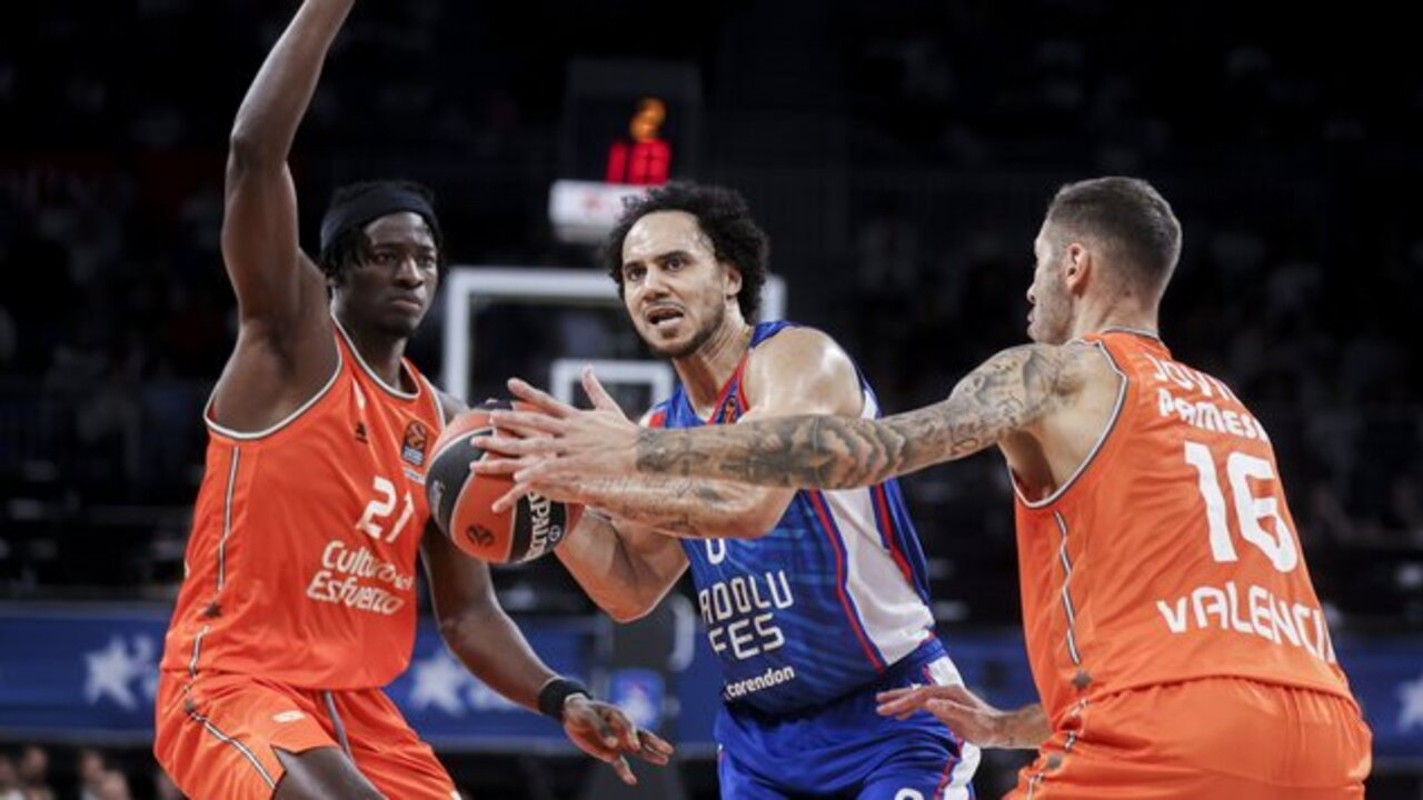 Anadolu Efes 77 - 73 Valencia | Maçın özeti...