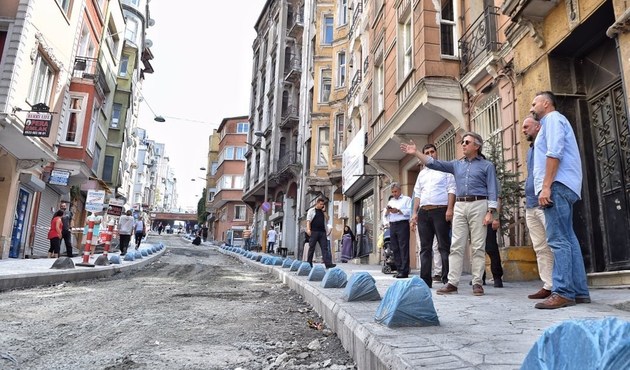 Yenilenen Tarlabaşı'nda sokaklar güzelleşiyor...