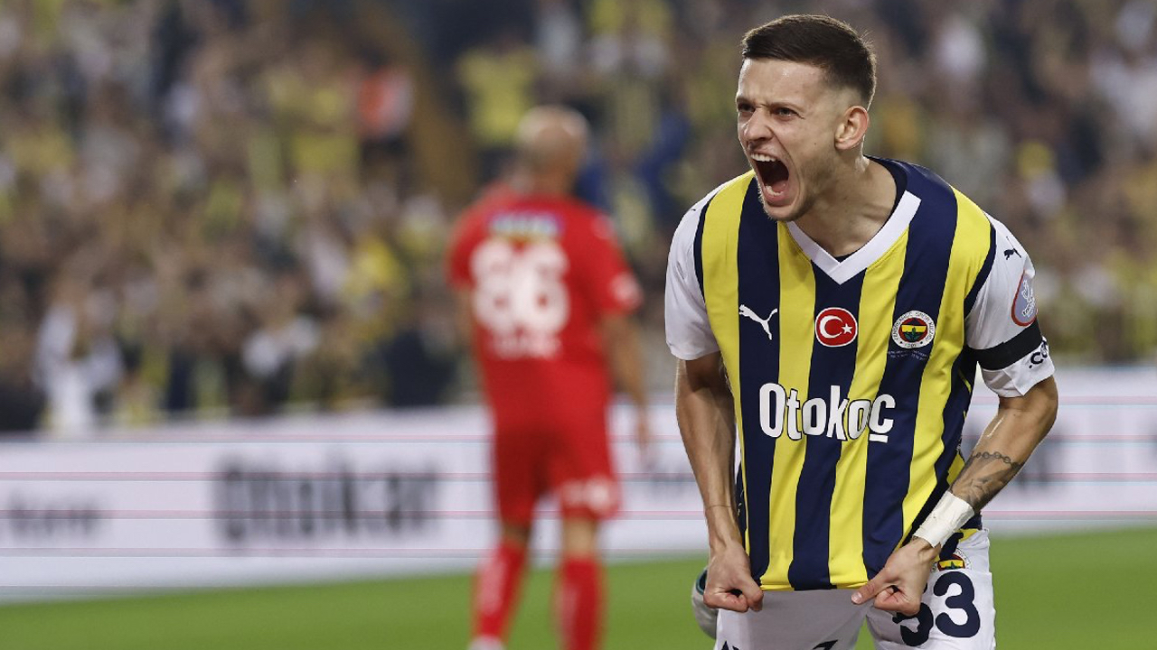 Sebastian Szymanski ülkesinde manşetleri süslüyor